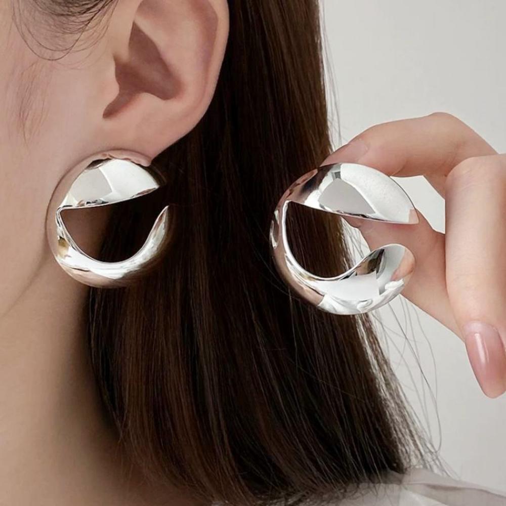 Женские круглые нерегулярные полые серьги серебряный